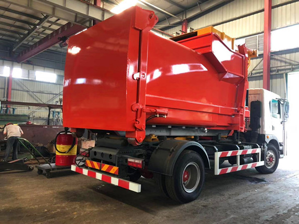 中潔牌XZL5181ZXX6型車(chē)廂可卸式垃圾車(chē)