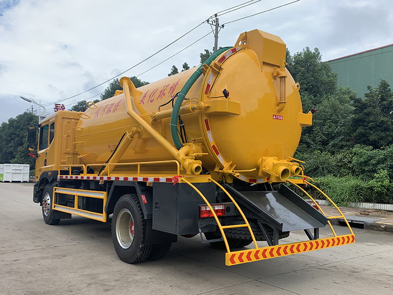 中潔牌XZL5180GXW6型吸污車(chē)