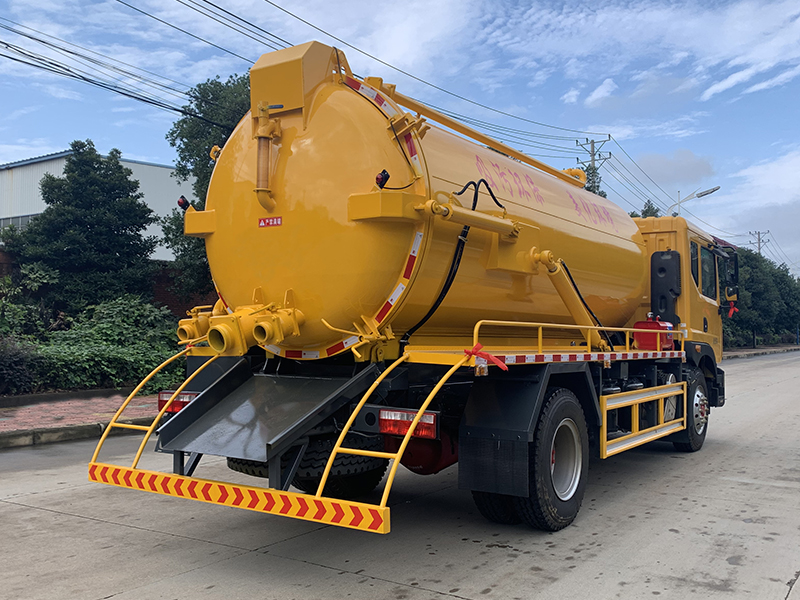 中潔牌XZL5180GXW6型吸污車(chē)